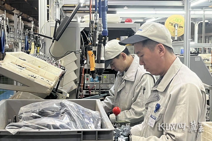 唐山松下产业机器有限公司 焊接机器人 工程技术中心_唐山铆焊加工案例