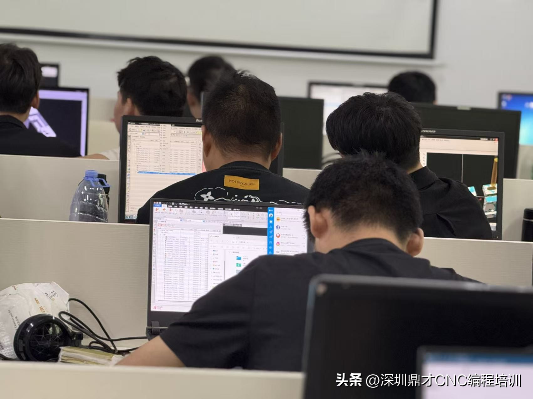 深圳福永零基础学UG五轴编程难不难_鼎才阶梯课程手把手教学_五轴加工在线培训课程