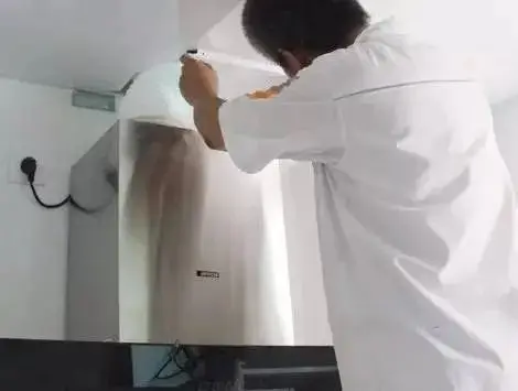 厨房水电改造_厨房装修规划_厨房排油烟管道不锈钢内壁铆焊