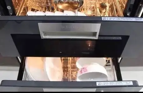 厨房装修规划_厨房水电改造_厨房排油烟管道不锈钢内壁铆焊