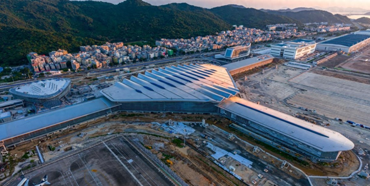 T2航站楼钢结构施工技术_珠海铆焊钣金加工_珠海机场改扩建工程