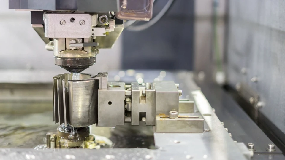 EDM（电火花加工）攻丝加工 10 种加工工艺完整指南 ROSNOK CNC MACHINE