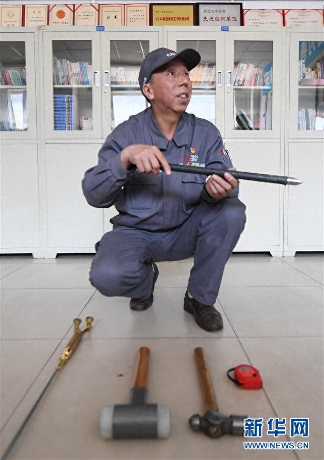 高铁铆工李学忠的“传奇匠心”