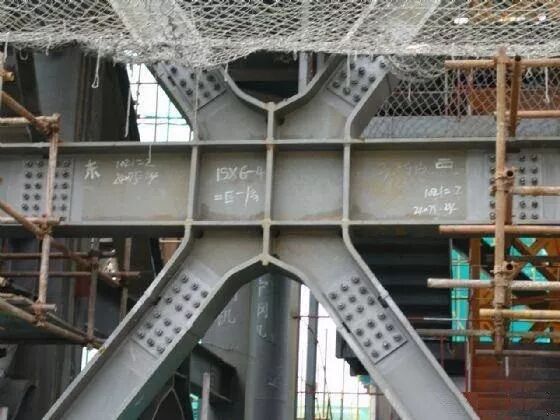 高强度螺栓连接与焊接混合的起重机结构_手工电弧焊与埋弧焊技术_钢结构焊缝连接方法
