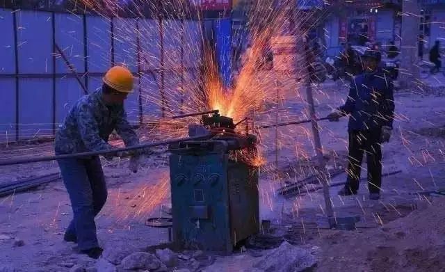 使用激光焊、电子束焊进行精密铆焊_激光复合焊接技术_激光焊接原理