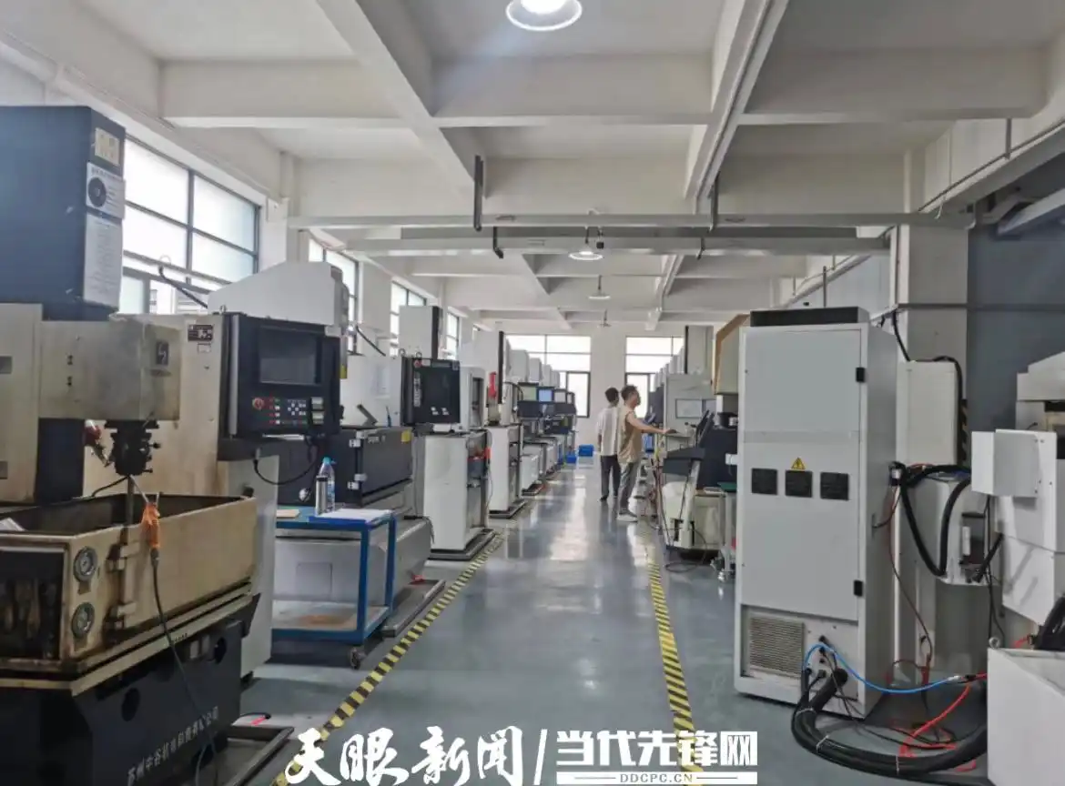 航空叶片微孔电火花加工_贵州大学航空叶片三维重建_电火花加工