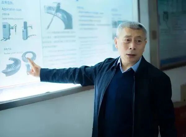 特种焊接机器人技术_为科研院所提供的特种材料铆焊实验服务_移动焊接机器人技术