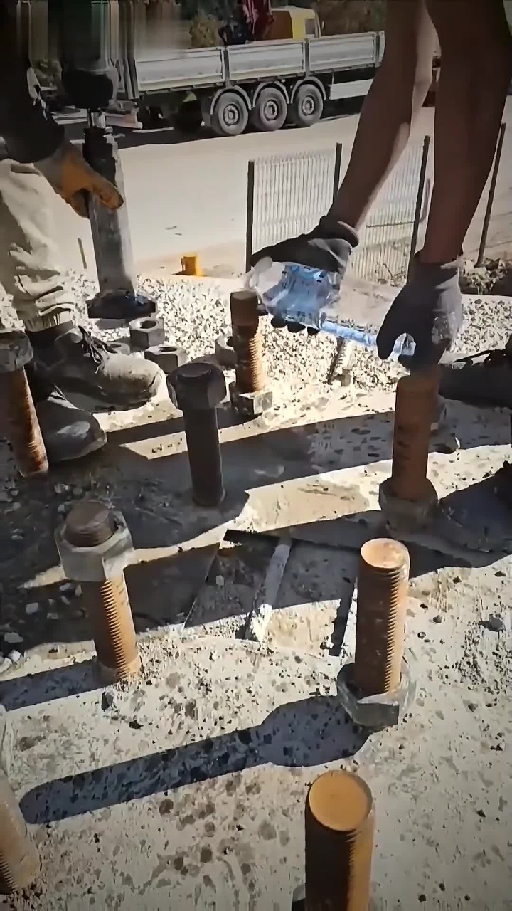 农村自建房钢梁檩条连接方式_钢梁与混凝土连接抗剪栓钉的焊接_C型钢檩条与钢梁连接细节