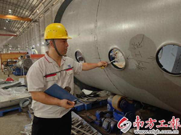 佛山市技术能手聂敬伟：在焊花飞舞中练就“十八般武艺”-大连富泓机械有限公司