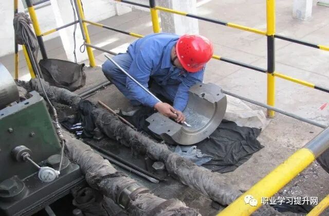 什么是《铆工》?-大连富泓机械有限公司