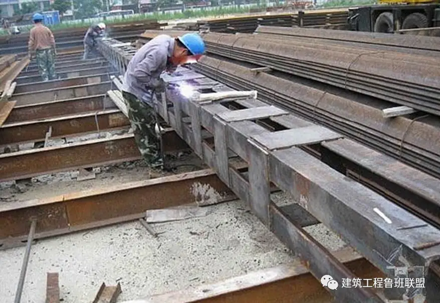 基坑内支撑格构柱施工工艺_格构柱铆焊加工_格构柱焊接技术规范