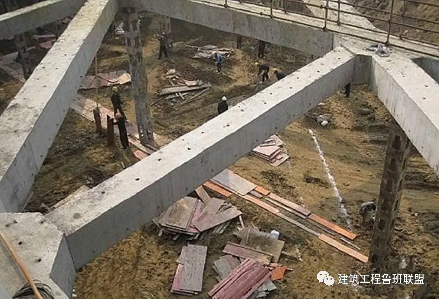格构柱焊接技术规范_格构柱铆焊加工_基坑内支撑格构柱施工工艺