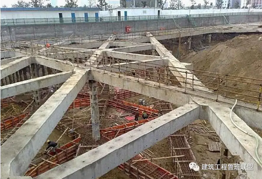 格构柱焊接技术规范_格构柱铆焊加工_基坑内支撑格构柱施工工艺