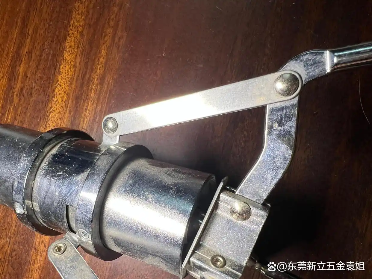 铆焊螺母加工厂_铆钉机源头厂家_铆钉机生产设备厂家