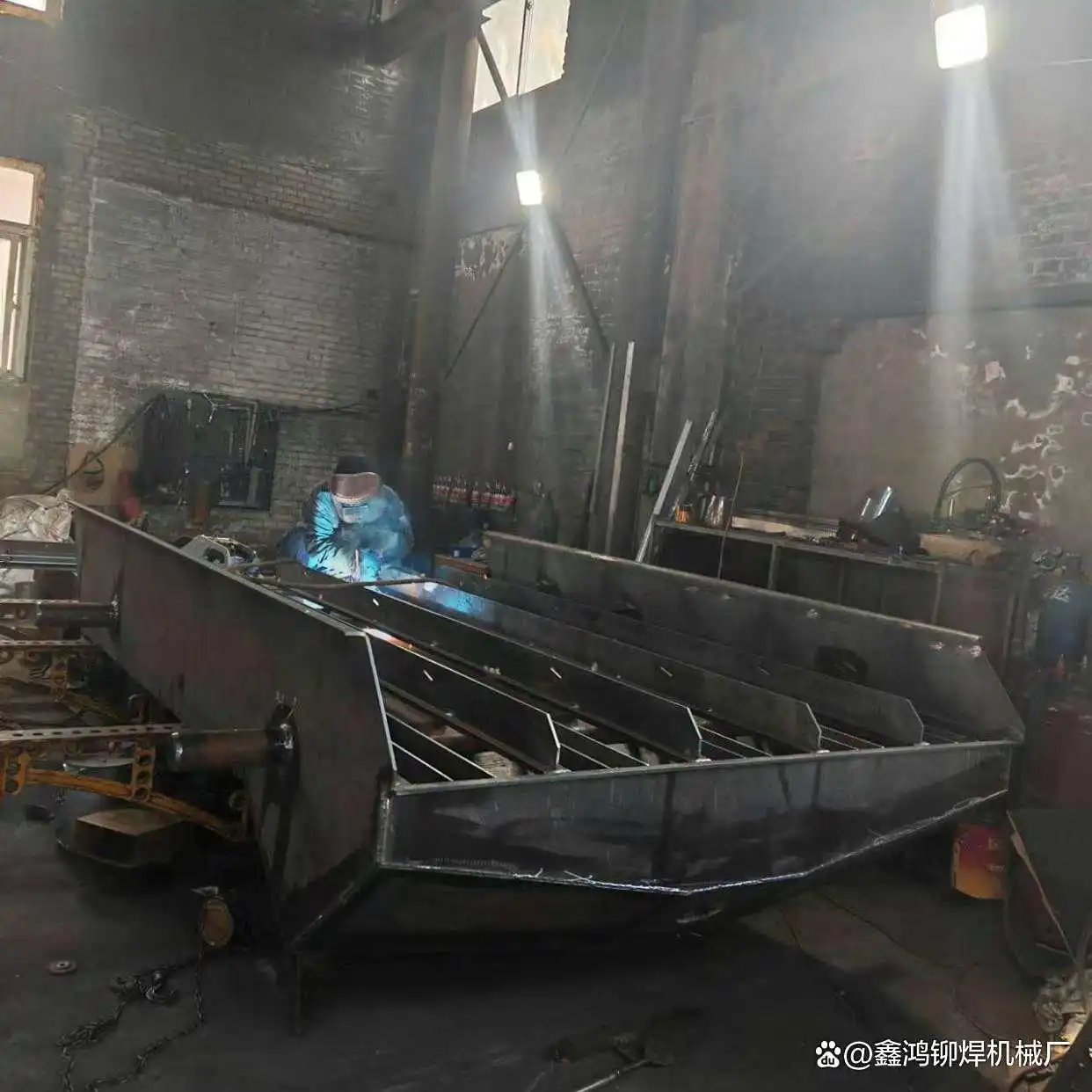 辽阳市鑫鸿铆焊机械厂_铆焊加工项目_焊接加工服务